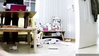 老婆在家里裸体溜达