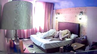 中午休息和老婆刚离异的大奶闺蜜旅馆开房啪啪内射她一逼