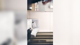 【七天极品探花】极品颜值，罕见美乳，近景掰穴口交，高冷小姐姐被撩拨得欲火焚身，一场床上一场沙发满足观众需求