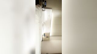 【全国寻花】青春00后小萝莉，苗条粉嫩鲍鱼看着好干净，大屌深喉后入啪啪战况激烈，高清源码录制