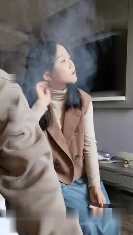 【大一学生妹呀】下午没课，跟小男友酒店开钟点房，粉嫩鲍鱼小尤物超喜欢啪啪，带你回到学生时代