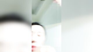 大白美乳高颜值性感新人美女比基尼诱惑自慰，脱光光近距离特写掰开粉穴震动棒抽插-