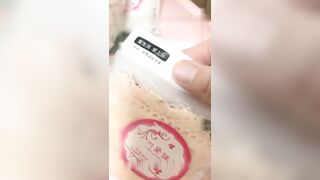 小奶猫平台，【战神VS良家】，河南离异美熟女，逼逼干肿了开始干菊花，趁儿子睡着跟情人翻云覆雨一番，激情无限偷情刺激，高清源码录制