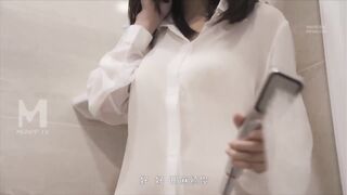 【麻花免费视频】麻豆传媒映画最新国产AV佳作之MD-0097水电工操坏淫荡少妇-新女优『夏晴子』出道作 高清精彩推荐