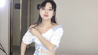 小有名气的国模『刘永婵』三点全露大尺度私拍 可爱女仆装扮乳头很有特色小穴自然出白浆