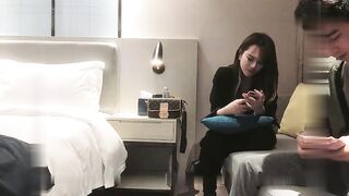 帅小伙2500元微信约了位身材颜值超一流的大奶美女,逼紧水多,配合默契,搞完后又舔了会奶子给了500小费.国语!