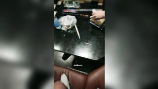 现在的年轻人玩的真疯狂！男友在KTV包房把清纯嫩妹女友给上了 直接无套抽插小嫩逼内射哟 女友主动骑乘操翻天