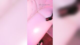 在KTV艹翻极品小浪货▌Avove ▌推开包厢门就看见一个撅着屁股的小骚货 清洁阿姨感叹现在的小情侣太会玩了