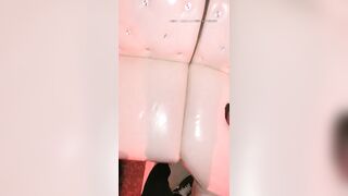 在KTV艹翻极品小浪货▌Avove ▌推开包厢门就看见一个撅着屁股的小骚货 清洁阿姨感叹现在的小情侣太会玩了