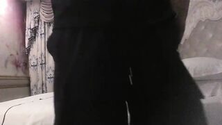 大宝寻花探会所约了个服务不错少妇，口交翘起双脚舔菊花，上位骑坐自己动，后入抽插没操几下就射了