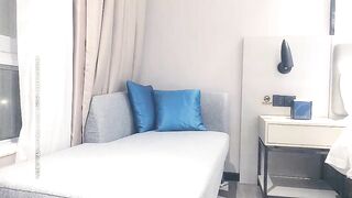 太子探花极品约了个高颜值性感黑裙妹子啪啪，穿上黑丝上位骑乘床边抽插猛操