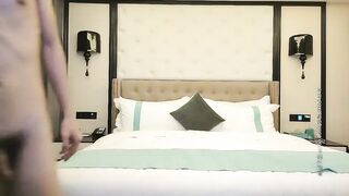 龙一探花约了个黄衣黑裙少妇酒店啪啪，肉肉身材口交侧入骑乘大力猛操