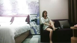 91沈先森深夜场短发全套服务妹子，屁股推背舔菊磨腿，服务完再开始操，手指扣逼上位骑乘猛操