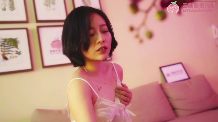 【蜜桃の誘惑】爱抚吸吮蜜桃 抽搐潮湿喷水  气质女神苏文文首度热浪奔放极品诱惑 必须操翻她的小穴 高清720P原版首发