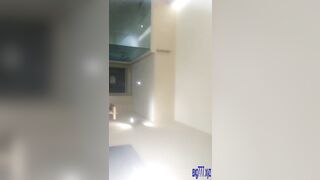 刚成年的纯天然妹子，清纯得很嫩得出水，没有什么性爱经验，叫床真实不做作，说话声音奶声奶气的