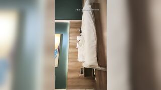 嫖客与小姐的战争，【仔仔探花】，酒店约漂亮苗条小姐姐，俩人一会儿啪啪一会儿吵架，唇枪舌战好精彩，超清1080P修复版