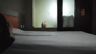 小马丶寻花妹子洗完澡换上性感睡衣，大奶乳推舔屌按头插嘴，口活不错乳推最后射在嘴里