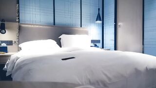 极品风骚性感美少妇背着老公酒店兼职援交,被弯屌男激烈爆插,操的高潮不断淫叫：好舒服,逼我老公厉害,我要大鸡巴!