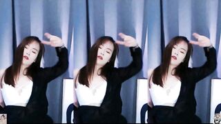 虎牙性感主播 【ck-xx】定制超大尺度露三点福利 劲歌热舞奶大臀圆各式情趣内衣超诱惑