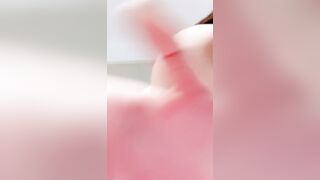 1800RMB拿下极品学生妹，丰满阴户流水潺潺充满粘液的拉丝 抽插潮吹体质高潮子宫不断的痉挛