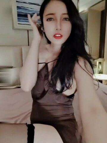 【推荐❤️尊享】高颜值极品网红『梦菲桐香』土豪订制私拍流出 自慰喷水高跟翘臀 极致诱惑超骚想操她 高清720P版