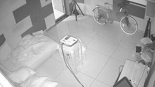 黑客破解网络摄像头监控偷拍养生馆理疗体验房间胖哥抱起女理疗师到沙发的贵妃躺上干炮