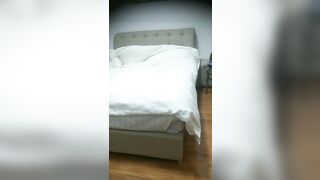 “你的鸡巴真的好大啊,我再换个套子”,性感援交美女被大屌男操的套子都破了还没射,换个新的让他从后面干.