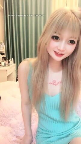 小姐姐十九岁金发漂亮妹子和炮友啪啪，性感黑色内衣白皙奶子，伸进内裤摸逼我要受不了了，从下往上视角拍摄抽插猛操