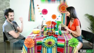 Eliza Ibarra - Hot wings amp Spicy things 050521