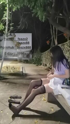 【绝版收藏】最近火爆推特人气露出女神FSS『冯珊珊』高价会员私拍流出 情趣黑丝套装午夜户外露出 高清1080P版