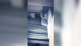 【赵总寻欢】，风骚小少妇，撕丝袜环节挺刺激，苗条听话，暴力抽插，特写欲仙欲死高潮表情