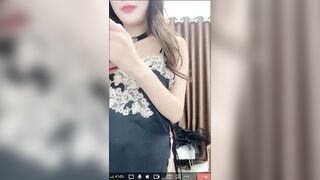 【麻花免费视频】3月9日凌晨平台斗鱼某女神主播深夜点陪玩小姐姐接私活情趣热舞 土豪VIP一对一双视角 黑丝睡裙极致舞骚弄姿 超漂亮 (2)