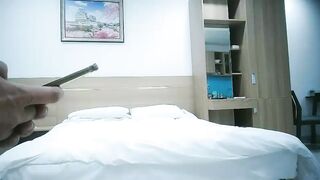 【麻花免费视频】午夜7寻花新人老哥探花越南妹子，长相甜美大奶子舌吻调情，特写蹲着口交骑乘猛操，抬腿侧入后入撞击屁股