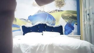 【麻花免费视频】小天娱乐笑起来甜美短裙妹子，舌吻舔奶调情坐身上摸逼，镜头前蹲着深喉口交，抬起双腿抽插猛操