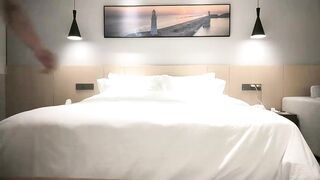 【麻花免费视频】小宝寻花深夜场高素质大圈外围，文静妹子坐在身上揉捏奶子，舌吻跪着口交特写，骑乘抬腿侧入呻吟娇喘享受