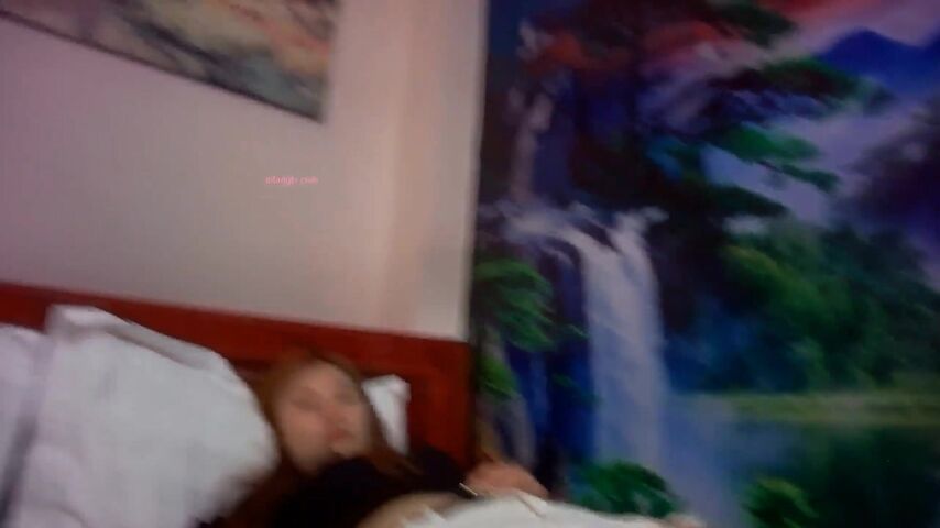 【麻花免费视频】老婆气质漂亮的美女闺蜜,勾搭很久都没就范,一次吃饭时趁机把她灌醉带到宾馆慢慢脱掉衣服啪啪,毛少逼嫩狠狠抽插!