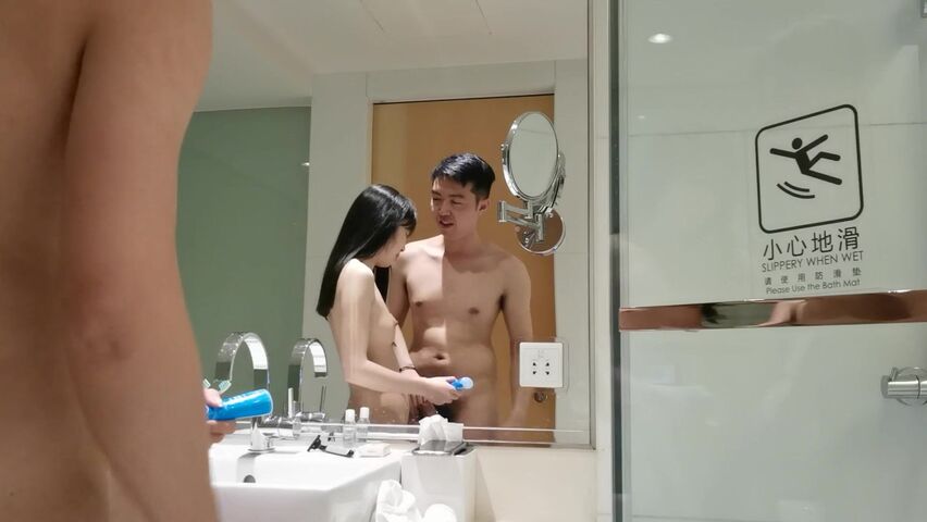 酒店让可爱女友穿上兔子装再打炮 高清完美露脸