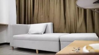 阿西吧老表探花白T龅牙外围妹，口活还不错各种舔，浴室一起洗澡特写揉逼，骑乘扭动小腰非常灵活很劲