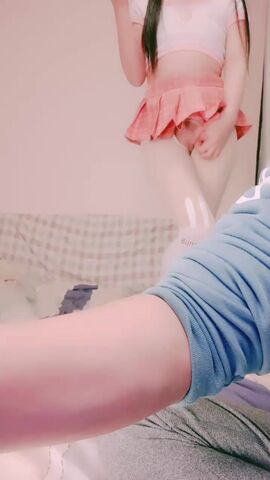 【麻花免费视频】双马尾卡哇伊萝莉萌妹,短裙小兔子白丝，无毛白虎粉穴，镜头对准屁股后入狂操，完美视角上下套弄出白浆呻吟酥麻