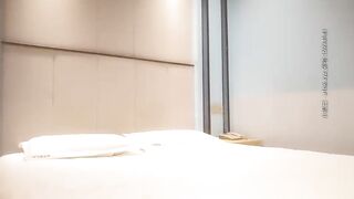 【麻花免费视频】大吊寻欢夜新晋探花老哥，约了个少妇乳推舔屌，侧入后入抽插猛操，搞完说屌大很喜欢