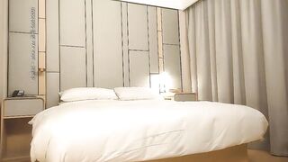 【麻花免费视频】文轩探花壹屌上场约了个高颜值大长腿妹子啪啪，穿上黑丝情趣装热舞扭动口交摸逼骑坐抬腿侧入猛操