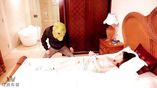 【麻花免费视频】最新乌鸦传媒国产AV剧情新作-居家少女被两个傻贼轮操玩弄青春肉体 娇嫩美乳 轮番无套内射粉穴 高清1080P原版首发