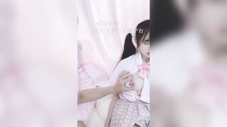 【麻花免费视频】最新红遍全网91女神周榜No.1▌不见星空▌粉色JK制服美少女被控制器为所欲为 超顶娇喘欲罢不能