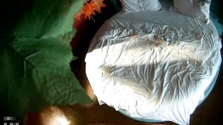 【麻花免费视频】未流出私享服主题酒店针孔TP出轨良家少妇与年轻小伙偸情用震动蛋搞她激情69互舔玩的不亦乐乎