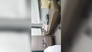 【麻花免费视频】约啪达人-微信网约了位时尚性感的连衣裙美女,交谈后才发现来自新加坡,操逼很矫情,从后面干她还生气了,套子都干破了!