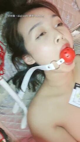 【麻花免费视频】偷情嫂子之哥哥的爱人全程露脸绑起来玩弄，带上口球极尽风骚，揉着奶子草着逼口交大鸡巴，淫乱的呻吟刺激