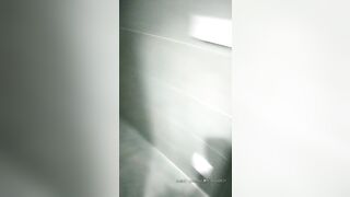 【麻花免费视频】泡良小伙爱户外【约妹狂人小李探花】小少妇也喜欢刺激，卫生间脱光玩弄鲍鱼，白浆顺着小穴淌，骚货被干满足