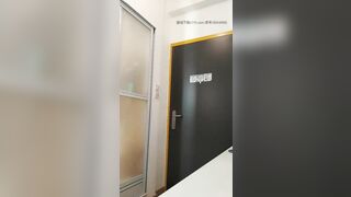 【麻花免费视频】萌妹妹长相清纯甜美妹子自摸啪啪，脱光光椅子上掰穴特写抽插后入猛操