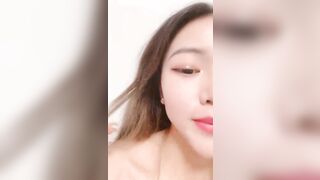 【麻花免费视频】小人妻玩弄淫穴不过瘾约操小哥暴插内射