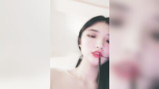 【麻花免费视频】清欢全裸自演白嫩小白兔一晃一晃的